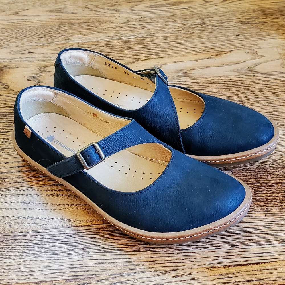 Like New El Naturalista Coral Mary Jane Black Leather Flats 37 Size 7
